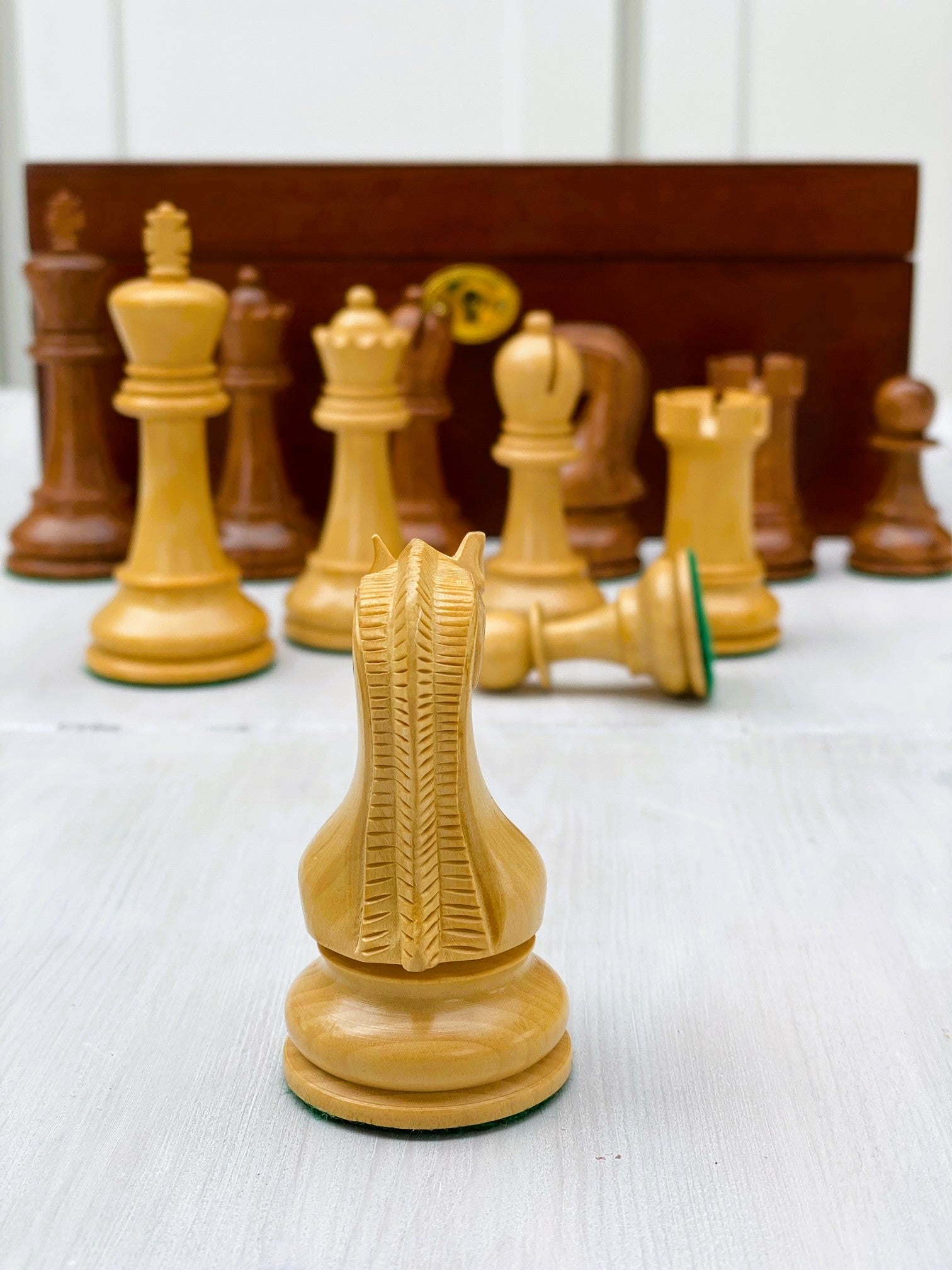 Leningrad Acacia Chess Pieces & Mahogany Box - Official Staunton™